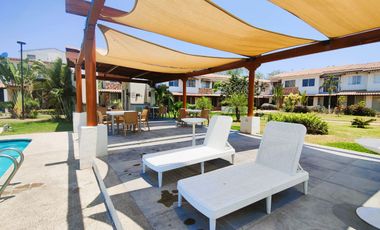 Casa en venta en Villas Paradiso, Puerto Vallarta, seguridad y alberca