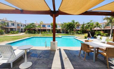 Casa en venta en Villas Paradiso, Puerto Vallarta, seguridad y alberca