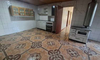 Venta casa en Victoria frente a Bomberos cercana a Supermercado y Hospital