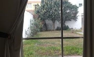 VENDO LINDA CASA SURCO AT 300 M2 c/AV MCAL CASTILLA 2 PISOS