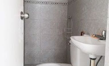 VENDO LINDA CASA SURCO AT 300 M2 c/AV MCAL CASTILLA 2 PISOS