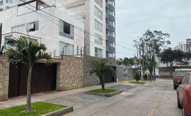 VENDO LINDA CASA SURCO AT 300 M2 c/AV MCAL CASTILLA 2 PISOS