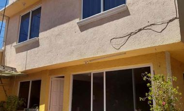 Se vende Casa con locales