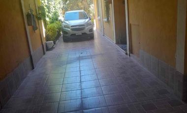 Se vende Casa con locales