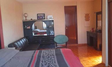 Se vende Casa con locales