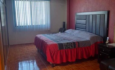 Se vende Casa con locales