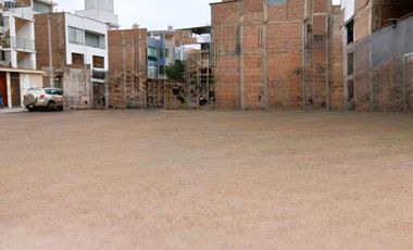 🔥 ¡LOTE ESQUINERO FRENTE A REAL PLAZA CHORRILLOS! - Zonificación RDM (4 Pisos)