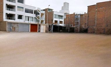 🔥 ¡LOTE ESQUINERO FRENTE A REAL PLAZA CHORRILLOS! - Zonificación RDM (4 Pisos)