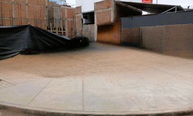 🔥 ¡LOTE ESQUINERO FRENTE A REAL PLAZA CHORRILLOS! - Zonificación RDM (4 Pisos)