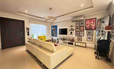 ¡Exclusiva Villa Moderna en Isla Mocolí!