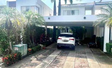 ¡Exclusiva Villa Moderna en Isla Mocolí!