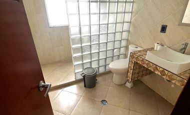 Casa en venta en Sta. Cruz Buenavista, Vía Volkswagen con RECÁMARA EN PLANTA BAJA y dos locales