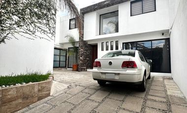 Casa en venta en Sta. Cruz Buenavista, Vía Volkswagen con RECÁMARA EN PLANTA BAJA y dos locales