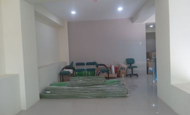 Local Comercial de Arriendo, Machala El Oro, con Mesanine