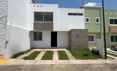 Renta casa en coto Los Almendros Residencial, Zapopan, Jalisco.