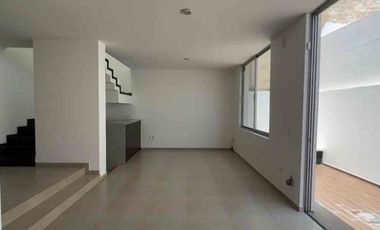 Renta casa en coto Los Almendros Residencial, Zapopan, Jalisco.