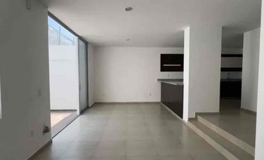 Renta casa en coto Los Almendros Residencial, Zapopan, Jalisco.
