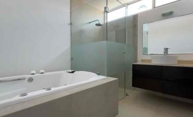 Renta casa en coto Los Almendros Residencial, Zapopan, Jalisco.