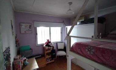 Castelar Sur - Venta - Casa + Depto en planta alta