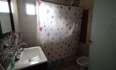 Castelar Sur - Venta - Casa + Depto en planta alta