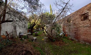 Castelar Sur - Venta - Casa + Depto en planta alta