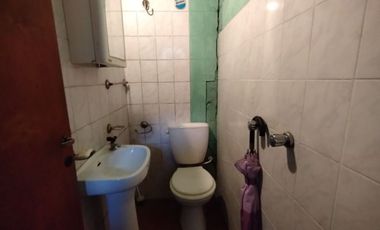 Castelar Sur - Venta - Casa + Depto en planta alta