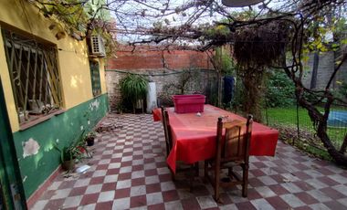 Castelar Sur - Venta - Casa + Depto en planta alta