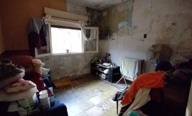 Castelar Sur - Venta - Casa + Depto en planta alta