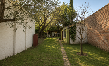 Castelar Sur - Venta - Casa + Depto en planta alta