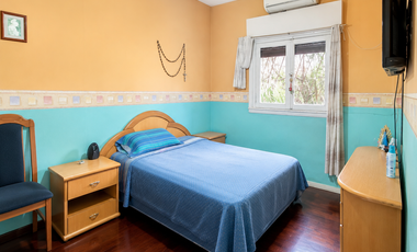 Castelar Sur - Venta - Casa + Depto en planta alta