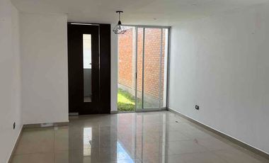 casa en Renta, excelente ubicación y amplio terreno