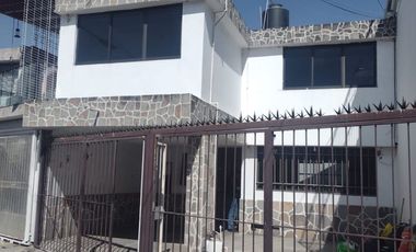 Rento amplia casa dentro de conjunto cerrado en Col.  Xonaca 3 recamaras 1.5 baños cochera 2 autos $9500