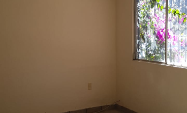 Rento amplia casa dentro de conjunto cerrado en Col.  Xonaca 3 recamaras 1.5 baños cochera 2 autos $9500