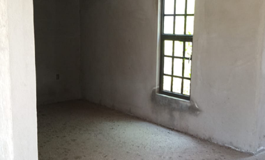 SE VENDE CASA CON CONSTRUCCIÓN EN OBRA NEGRA EN SAN ISIDRO ITZICUARO