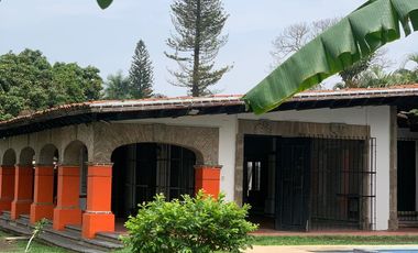 Propiedad Única con Doble Acceso, Uso Mixto y Arquitectura con Valor Patrimonial