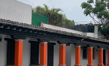 Propiedad Única con Doble Acceso, Uso Mixto y Arquitectura con Valor Patrimonial