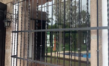 Propiedad Única con Doble Acceso, Uso Mixto y Arquitectura con Valor Patrimonial
