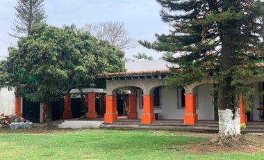 Propiedad Única con Doble Acceso, Uso Mixto y Arquitectura con Valor Patrimonial