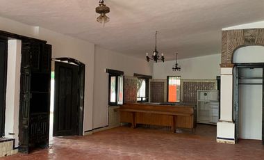 Propiedad Única con Doble Acceso, Uso Mixto y Arquitectura con Valor Patrimonial