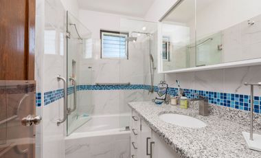 Espectacular residencia en Raquet Club