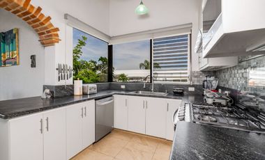 Espectacular residencia en Raquet Club