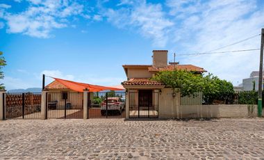 Espectacular residencia en Raquet Club