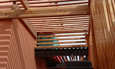 Se vende casa hermosa de 2 pisos, remodelada, cómoda y bien ubicada, Santiago Humberstone 286