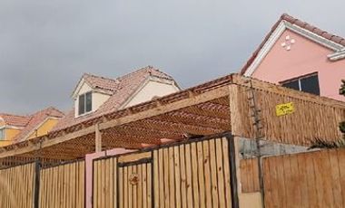 Se vende casa hermosa de 2 pisos, remodelada, cómoda y bien ubicada, Santiago Humberstone 286