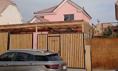 Se vende casa hermosa de 2 pisos, remodelada, cómoda y bien ubicada, Santiago Humberstone 286