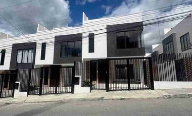 Venta de Casas con Crédito VIP en La Argelia, cerca de la Universidad Nacional de Loja, Ecuador