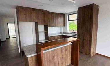 Venta de Departamento en Los Geranios, cerca del SuperMaxi y del Parque La Tebaida, Loja - Ecuador