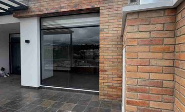 Venta de Departamento en Los Geranios, cerca del SuperMaxi y del Parque La Tebaida, Loja - Ecuador