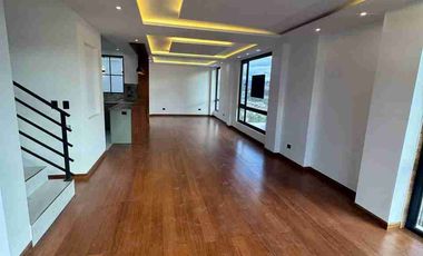 Venta de Casa de Lujo en Amable María, cerca del Colegio Eugenio Espejo y la clínica CIMA, Loja - Ecuador