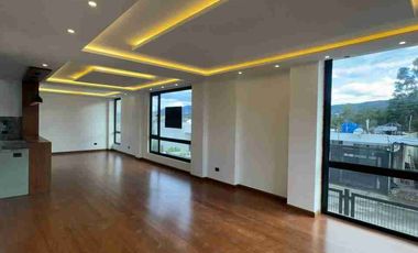 Venta de Casa de Lujo en Amable María, cerca del Colegio Eugenio Espejo y la clínica CIMA, Loja - Ecuador